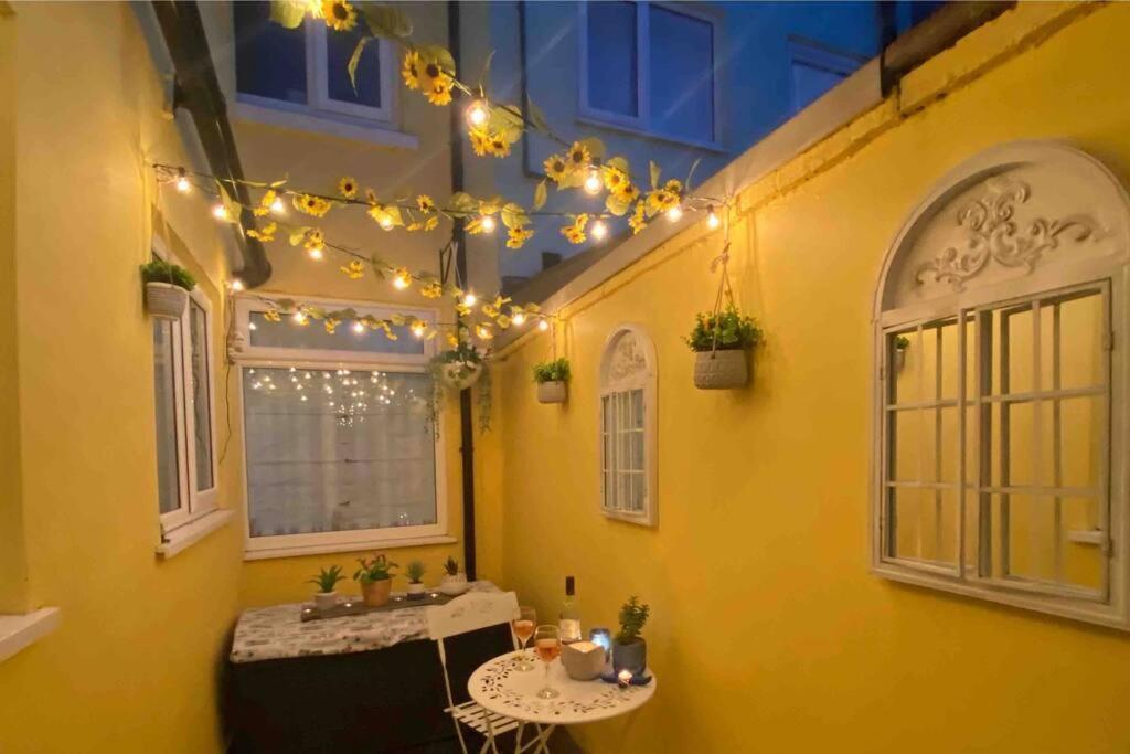 Lilly'S Cottage, Filey, Sleeps 8 Bagian luar foto