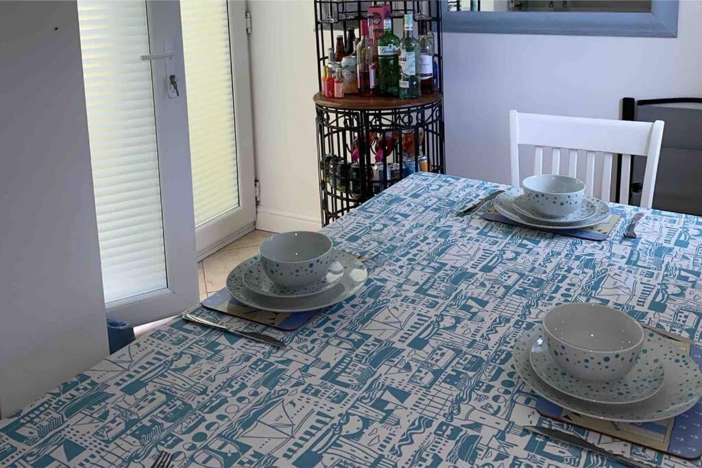 Lilly'S Cottage, Filey, Sleeps 8 Bagian luar foto